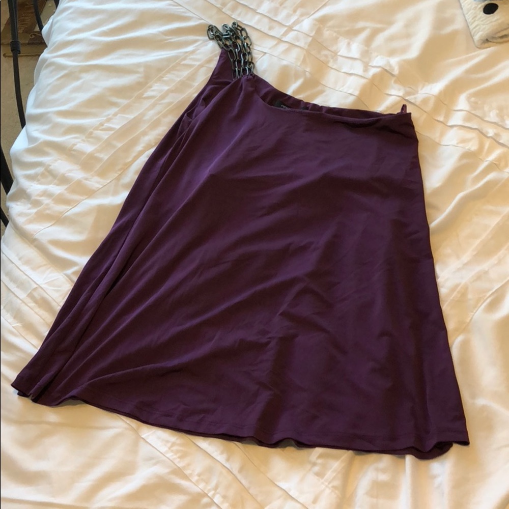 Arden B, chain one shoulder tank